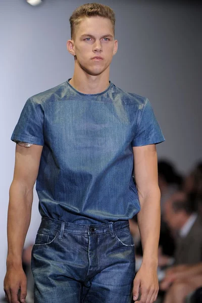 Look 27